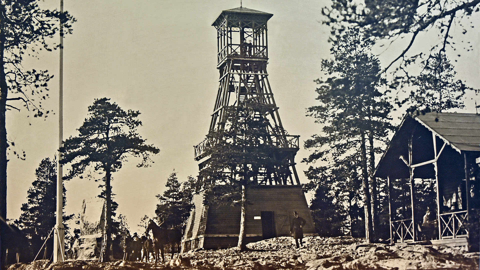 Historisk bild från slutet av 1800-talet av utsiktstornet. Foto: Sundsvalls museums fotoarkiv.