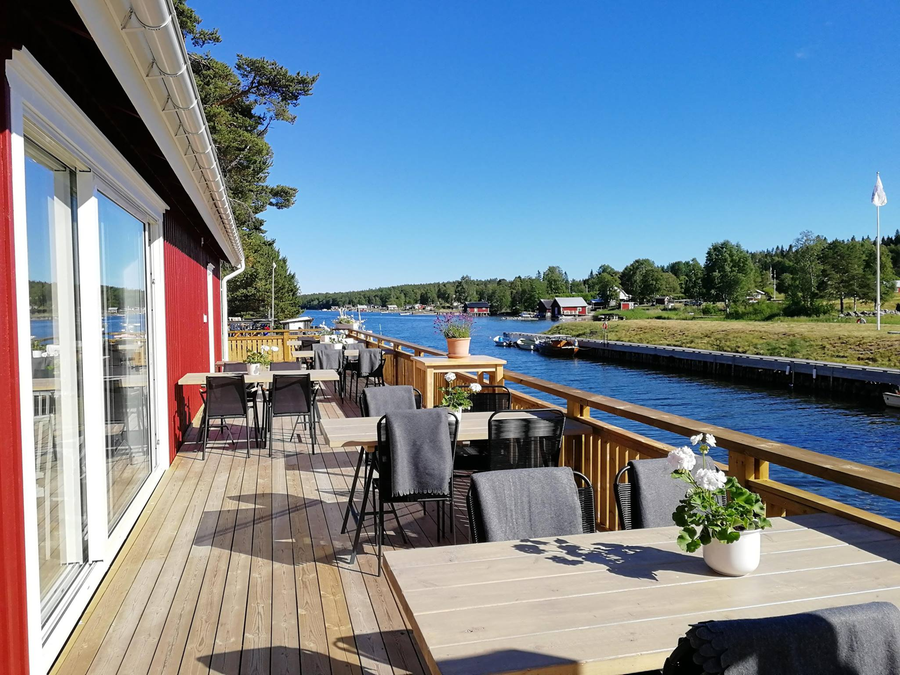 Uteplats vid vattnet